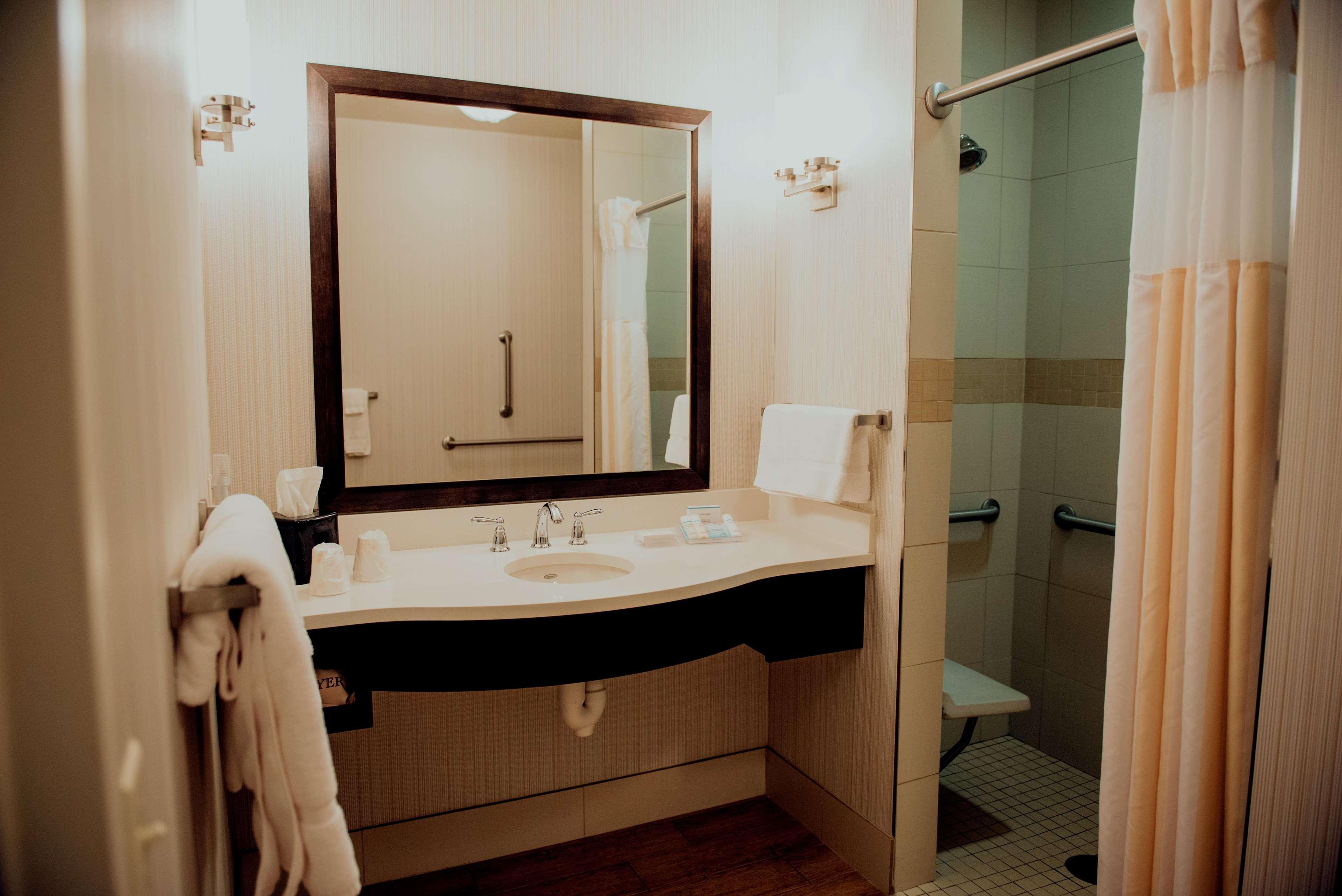 Hilton Garden Inn Auburn Ngoại thất bức ảnh