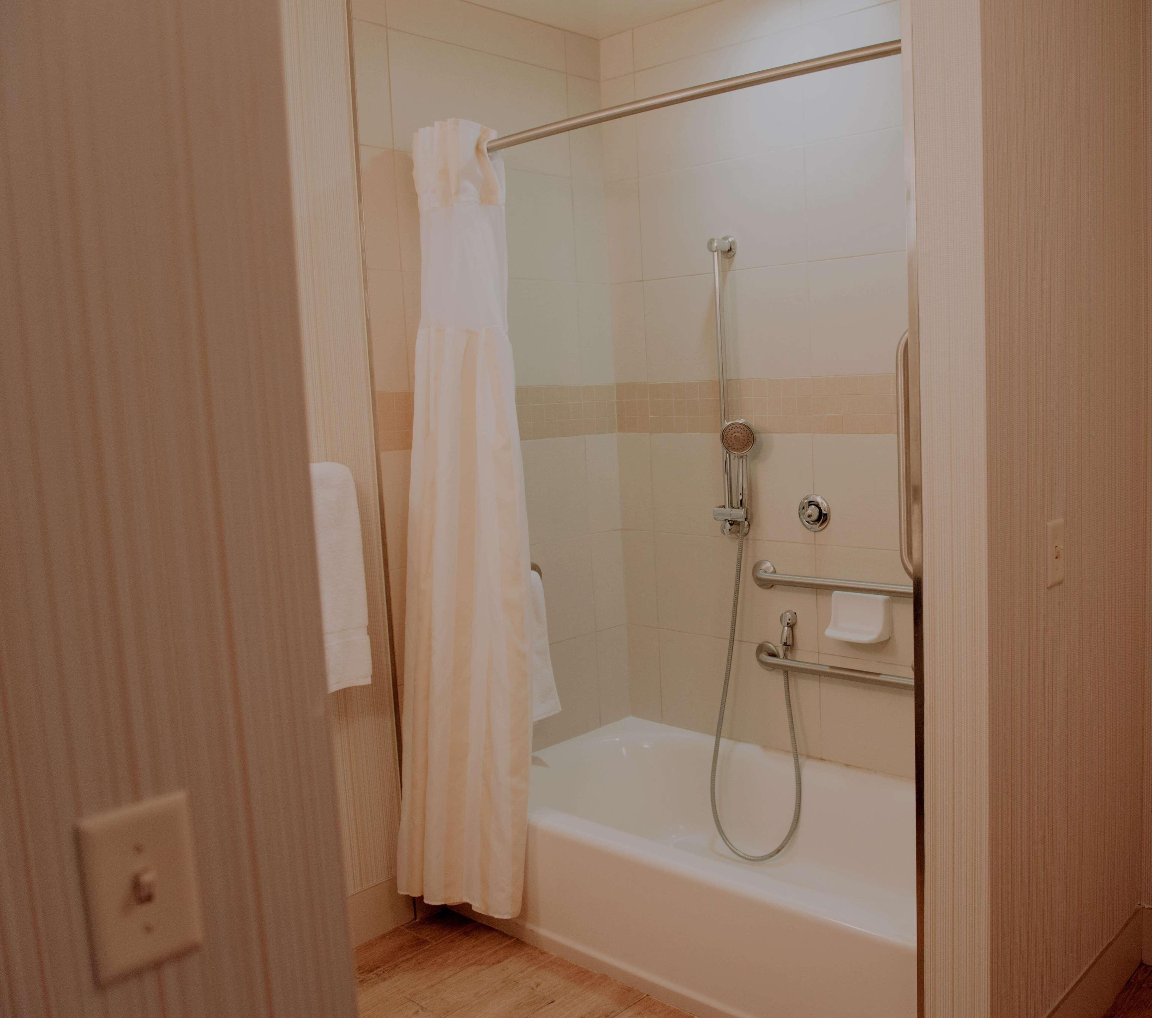 Hilton Garden Inn Auburn Ngoại thất bức ảnh
