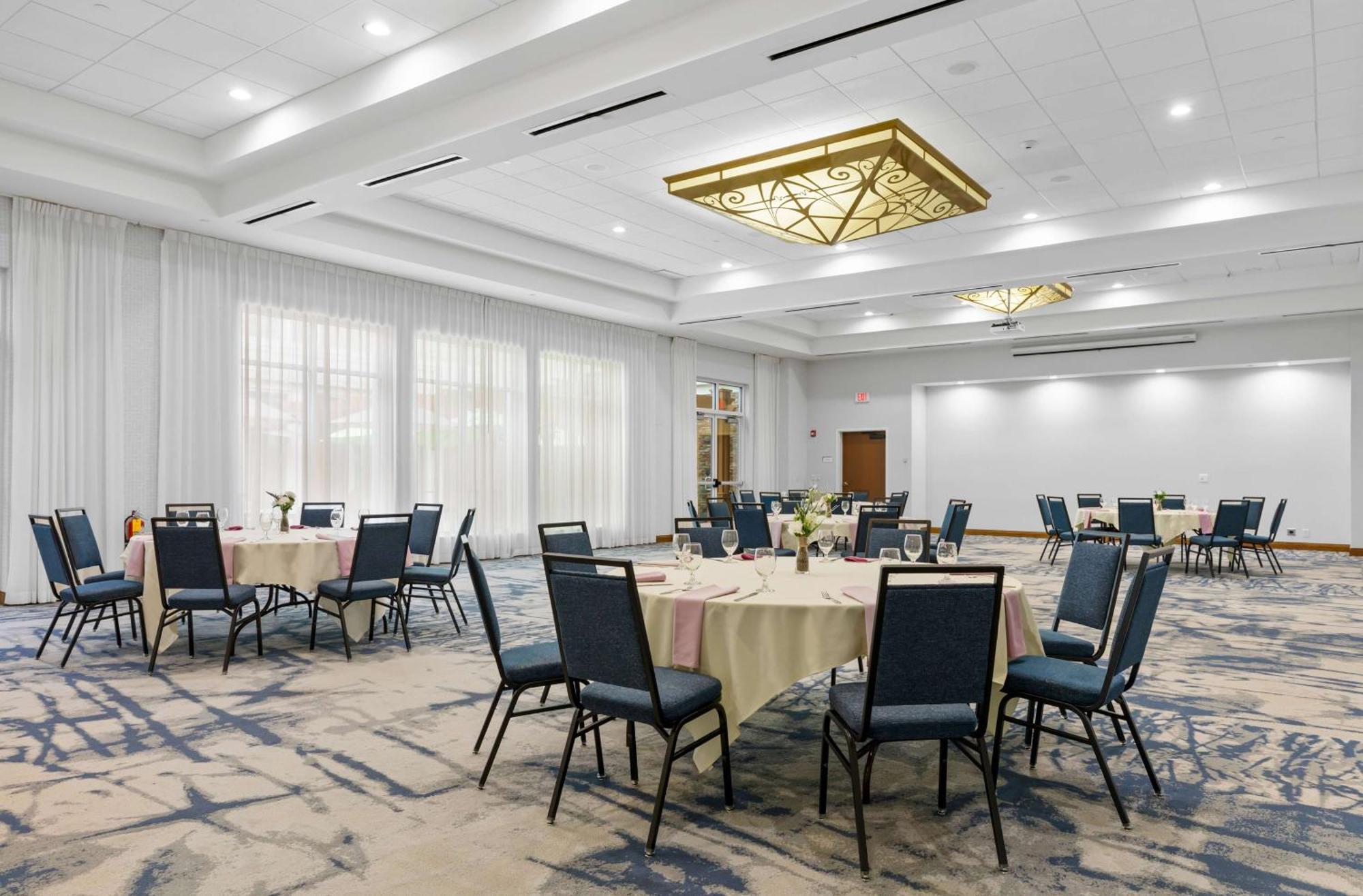 Hilton Garden Inn Auburn Ngoại thất bức ảnh