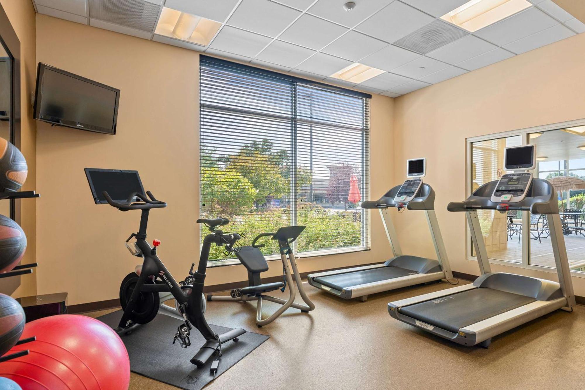 Hilton Garden Inn Auburn Ngoại thất bức ảnh